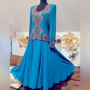 SPECTACULAR VINTAGE HEAVY BEADED  EMBELLISHMENT EVENING DRESS